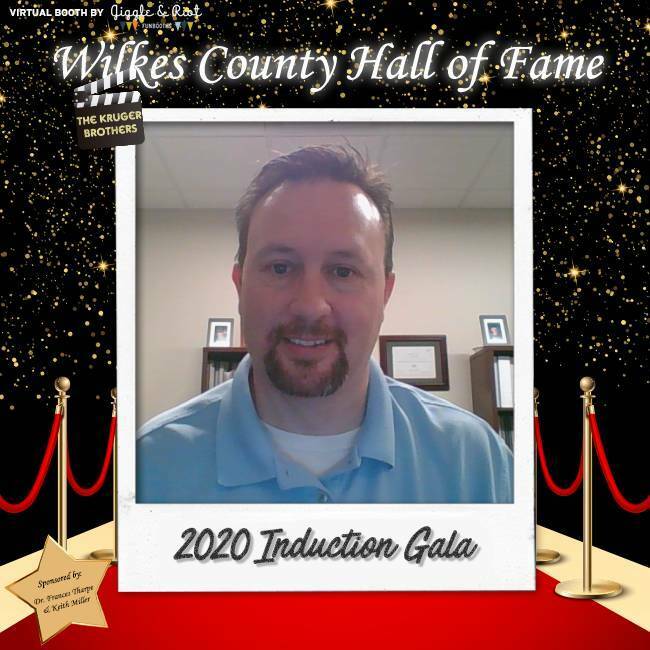 man poses for virtual photobooth with hall of fame sticker on top left corner